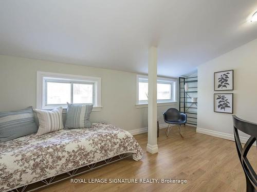 Upper-696 Queens Ave, London, ON - Indoor Photo Showing Bedroom