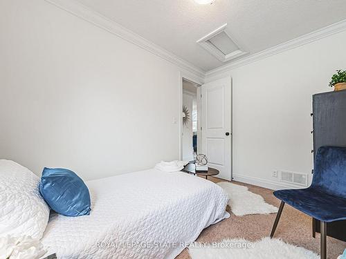 187 Summerhill Ave, Hamilton, ON - Indoor Photo Showing Bedroom