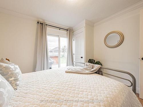 187 Summerhill Ave, Hamilton, ON - Indoor Photo Showing Bedroom