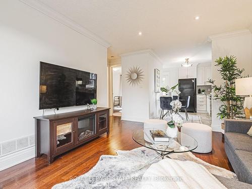 187 Summerhill Ave, Hamilton, ON - Indoor Photo Showing Living Room