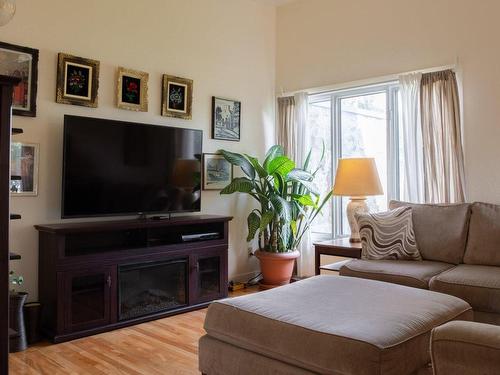 Living room - 515 Rue Hocquart, Laval (Duvernay), QC - Indoor Photo Showing Living Room