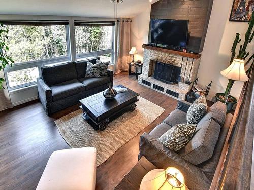 Living room - 133 Rue St-Jean, Mont-Tremblant, QC - Indoor Photo Showing Living Room With Fireplace