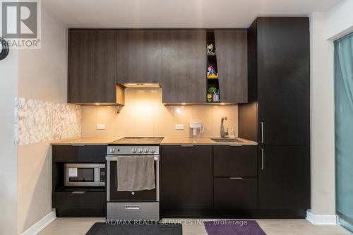 325 - 3900 Confederation Parkway, Mississauga, ON - Indoor Photo Showing Kitchen