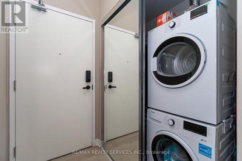 325 - 3900 Confederation Parkway, Mississauga, ON - Indoor Photo Showing Laundry Room