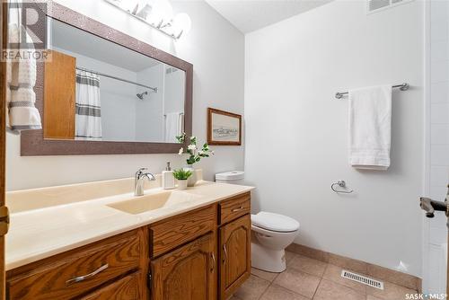 342 Armstrong Way, Saskatoon, SK - Indoor Photo Showing Bathroom