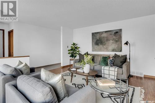 342 Armstrong Way, Saskatoon, SK - Indoor Photo Showing Living Room