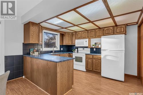 342 Armstrong Way, Saskatoon, SK - Indoor Photo Showing Kitchen