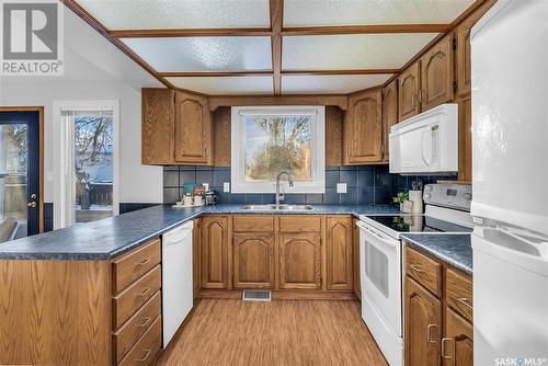 342 Armstrong Way, Saskatoon, SK - Indoor Photo Showing Kitchen With Double Sink