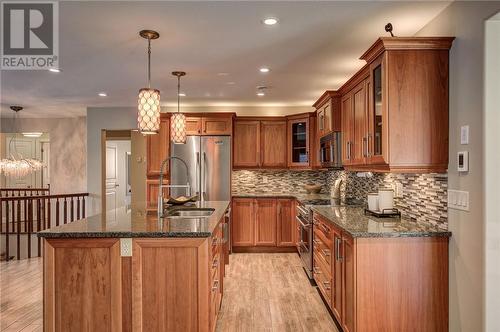 15 Platinum, Sudbury, ON - Indoor Photo Showing Kitchen With Upgraded Kitchen