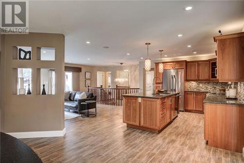 15 Platinum, Sudbury, ON - Indoor Photo Showing Kitchen With Upgraded Kitchen