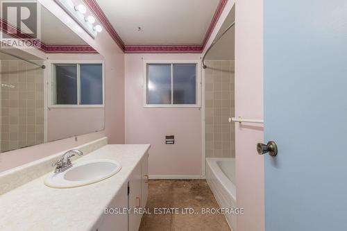 166 Chalmers Street, Oakville (1001 - Br Bronte), ON - Indoor Photo Showing Bathroom