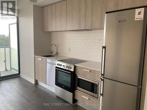 614 - 57 St Joseph Street, Toronto, ON - Indoor Photo Showing Kitchen