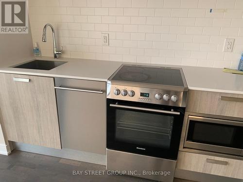 614 - 57 St Joseph Street, Toronto, ON - Indoor Photo Showing Kitchen