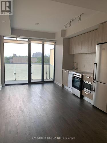 614 - 57 St Joseph Street, Toronto, ON - Indoor Photo Showing Kitchen