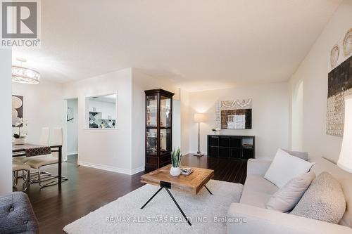 1007 - 1900 Sheppard Avenue E, Toronto, ON - Indoor Photo Showing Living Room