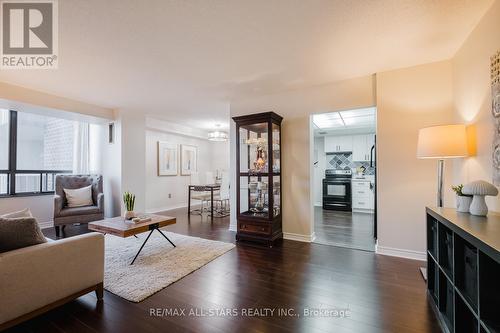 1007 - 1900 Sheppard Avenue E, Toronto, ON - Indoor Photo Showing Living Room