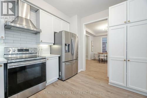 137 Willet Terrace, Milton, ON - Indoor Photo Showing Kitchen