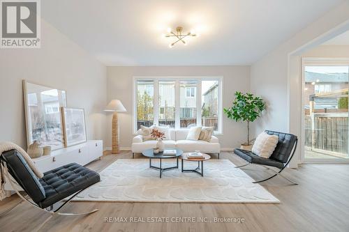 137 Willet Terrace, Milton, ON - Indoor Photo Showing Living Room