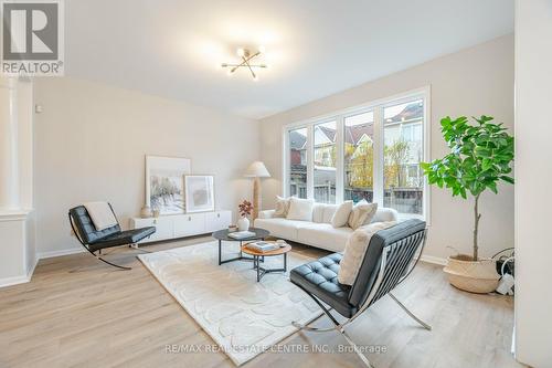 137 Willet Terrace, Milton, ON - Indoor Photo Showing Living Room