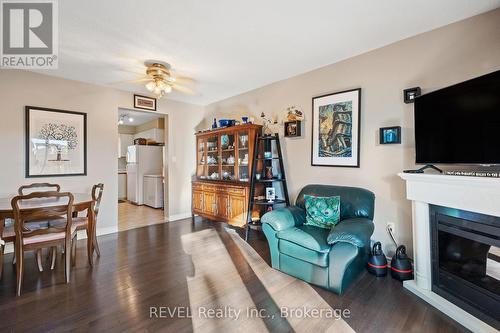 12 - 65 Dorchester Boulevard, St. Catharines (444 - Carlton/Bunting), ON - Indoor Photo Showing Living Room With Fireplace