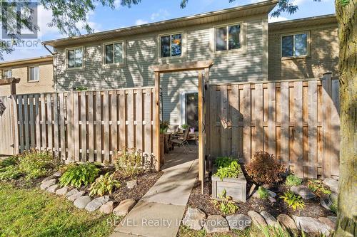 12 - 65 Dorchester Boulevard, St. Catharines (444 - Carlton/Bunting), ON - Outdoor