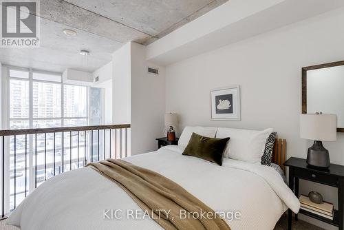 531 - 5 Hanna Avenue, Toronto, ON - Indoor Photo Showing Bedroom