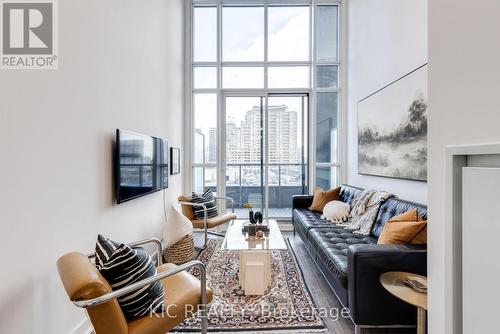 531 - 5 Hanna Avenue, Toronto, ON - Indoor Photo Showing Living Room