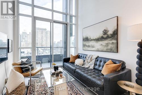 531 - 5 Hanna Avenue, Toronto, ON - Indoor Photo Showing Living Room