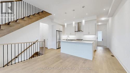 4 Lois Torrance Trail, Uxbridge, ON - Indoor Photo Showing Kitchen