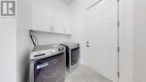 4 Lois Torrance Trail, Uxbridge, ON - Indoor Photo Showing Laundry Room