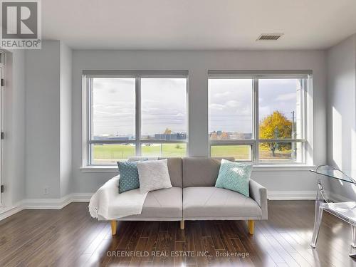 314 - 55 De Boers Drive, Toronto, ON - Indoor Photo Showing Living Room