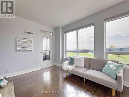 314 - 55 De Boers Drive, Toronto, ON - Indoor Photo Showing Living Room