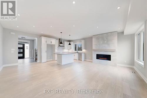 8 - 24 Grapeview Drive, St. Catharines (453 - Grapeview), ON - Indoor With Fireplace