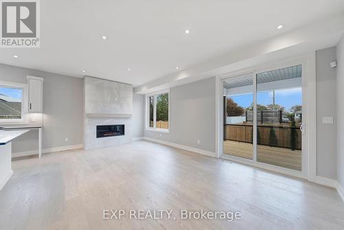 8 - 24 Grapeview Drive, St. Catharines (453 - Grapeview), ON - Indoor Photo Showing Other Room With Fireplace