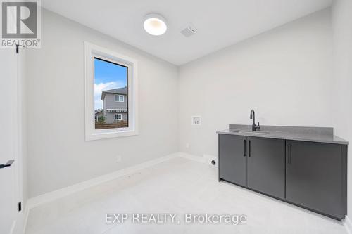 8 - 24 Grapeview Drive, St. Catharines (453 - Grapeview), ON - Indoor Photo Showing Other Room