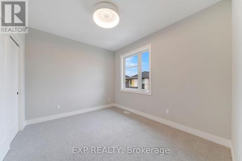 8 - 24 Grapeview Drive, St. Catharines (453 - Grapeview), ON - Indoor Photo Showing Other Room