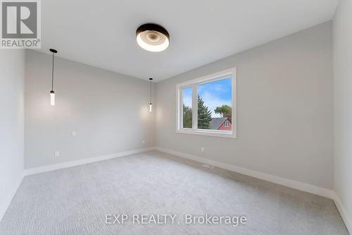 8 - 24 Grapeview Drive, St. Catharines (453 - Grapeview), ON - Indoor Photo Showing Other Room