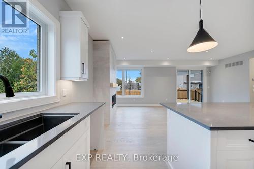 8 - 24 Grapeview Drive, St. Catharines (453 - Grapeview), ON - Indoor Photo Showing Kitchen