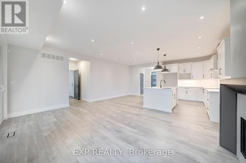 6 - 24 Grapeview Drive, St. Catharines (453 - Grapeview), ON - Indoor Photo Showing Kitchen