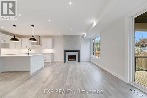 6 - 24 Grapeview Drive, St. Catharines (453 - Grapeview), ON - Indoor With Fireplace