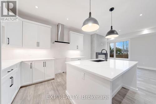 6 - 24 Grapeview Drive, St. Catharines (453 - Grapeview), ON - Indoor Photo Showing Kitchen With Upgraded Kitchen