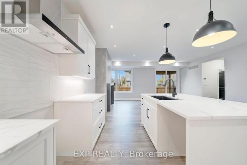 6 - 24 Grapeview Drive, St. Catharines (453 - Grapeview), ON - Indoor Photo Showing Kitchen