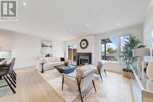 14 - 24 Grapeview Drive, St. Catharines (453 - Grapeview), ON - Indoor Photo Showing Living Room With Fireplace