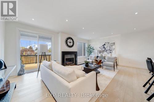 14 - 24 Grapeview Drive, St. Catharines (453 - Grapeview), ON - Indoor Photo Showing Living Room With Fireplace