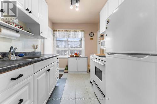 499 Howe Street, Pembroke, ON - Indoor Photo Showing Kitchen