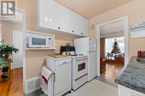 499 Howe Street, Pembroke, ON - Indoor Photo Showing Kitchen