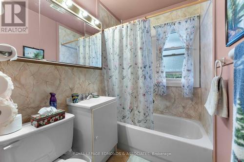 499 Howe Street, Pembroke, ON - Indoor Photo Showing Bathroom