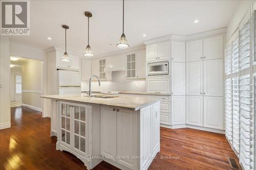 172 River Oaks Boulevard E, Oakville, ON - Indoor Photo Showing Kitchen With Upgraded Kitchen