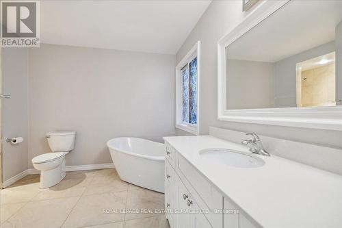 172 River Oaks Boulevard E, Oakville, ON - Indoor Photo Showing Bathroom