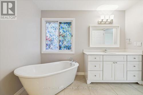 172 River Oaks Boulevard E, Oakville, ON - Indoor Photo Showing Bathroom